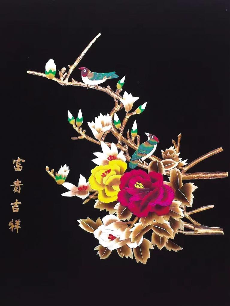 小姐姐变“草”为“宝” 用麦秆绘出绝美中国风