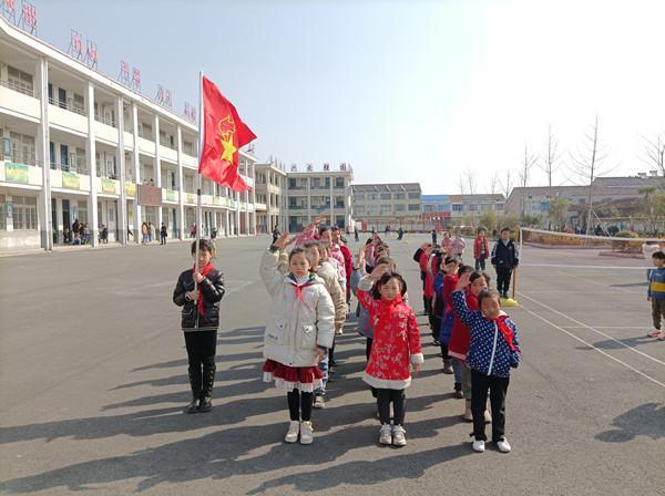 来安县大余郢九年一贯制学校举行少先队新队员入队仪式