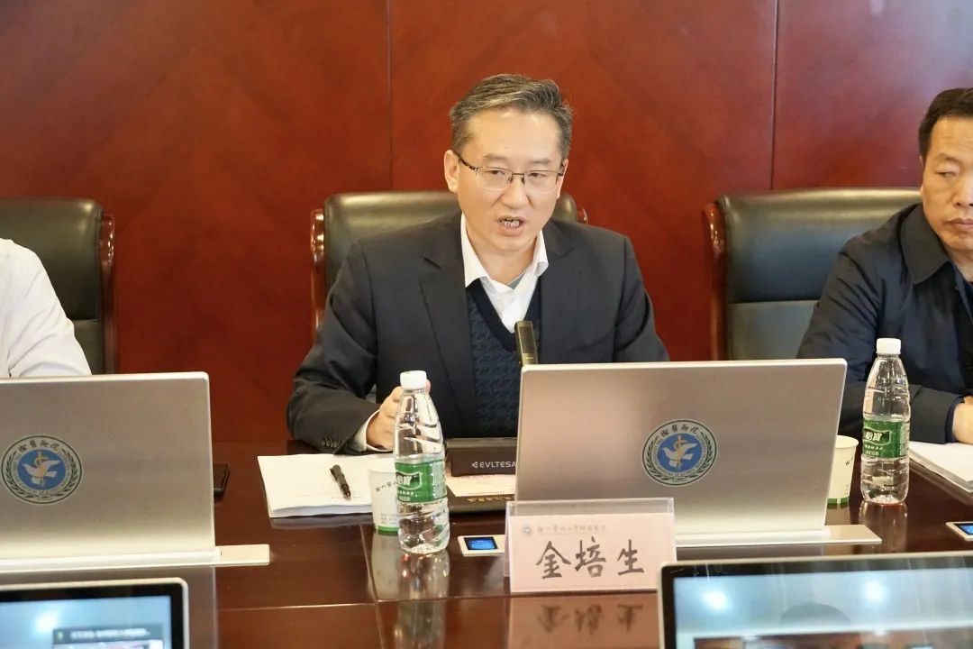 ▲ 徐州医科大学附属医院院长金培生讲话