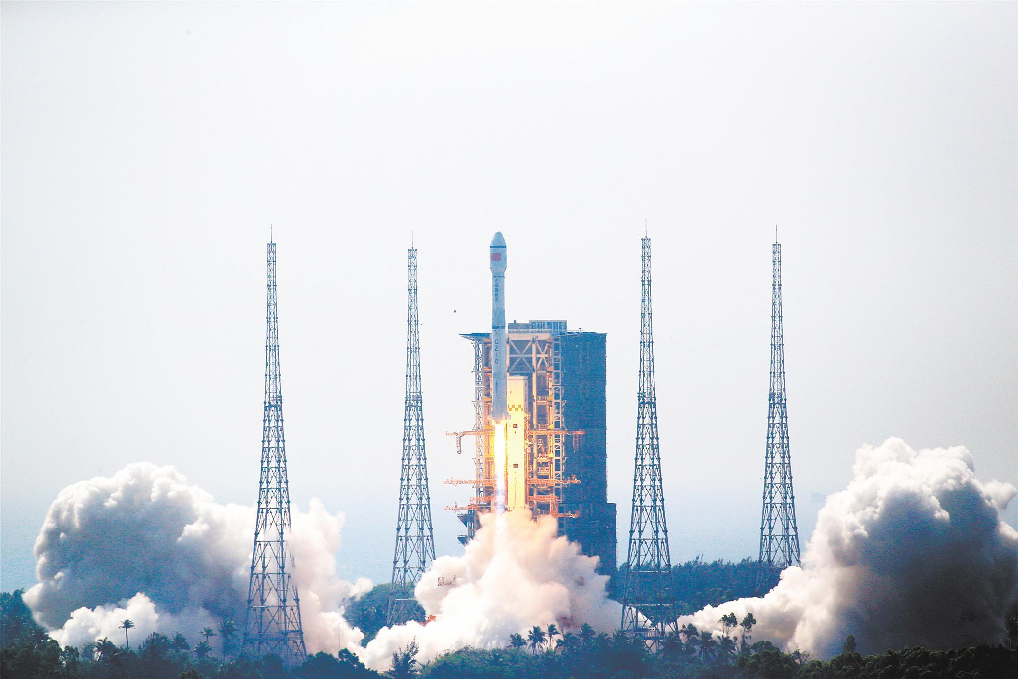 武汉大学学生造卫星发射成功