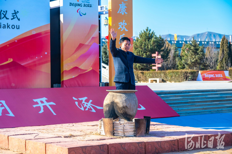 “文明之火”采火人由张家口农科院杂交谷子专家赵治海担任。