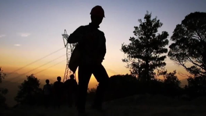山西进行了中国最大规模的煤企兼并重组方案，确定要走减、优、绿的道路