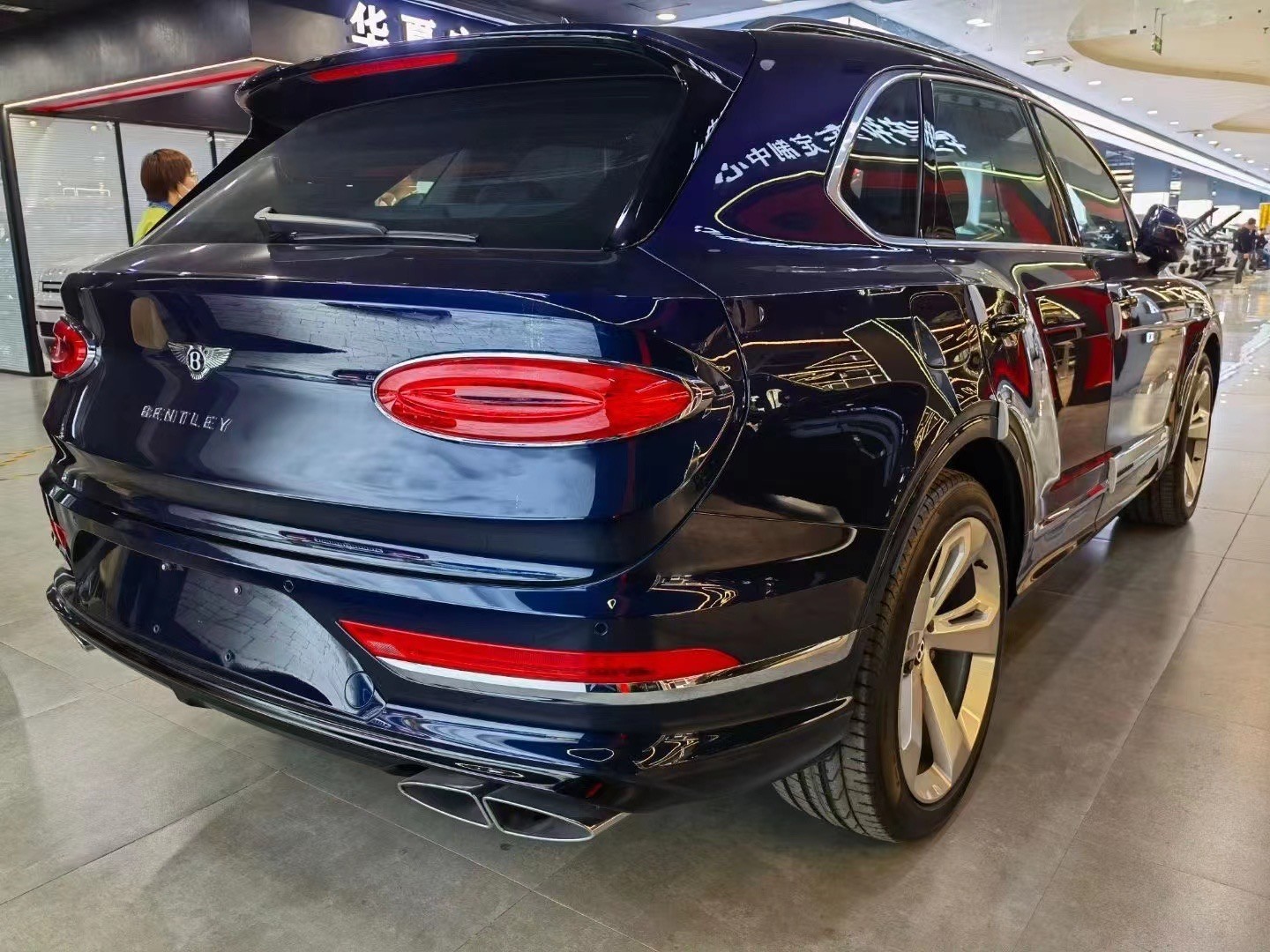 2021款宾利添越混合动力特价促销可分期