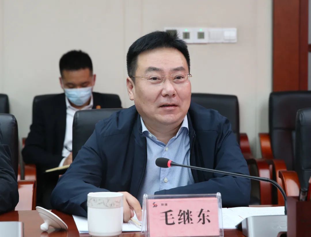 陕建控股总经理毛继东和中国铁塔陕西省分公司党委书记,总经理向涛鉴