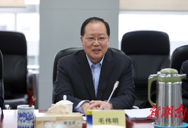 孙敏坚)为深入贯彻全国两会精神,11日下午,省委副书记,省长毛伟明率队
