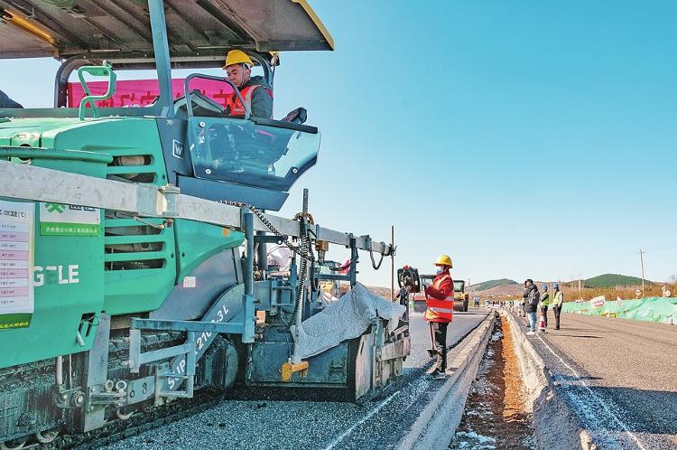 济青中线济南连接线(旅游路东延)工程正在加紧推进中。