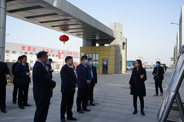 罗士喜一行在漯河市城乡一体化示范区相关领导陪同下前往漯河临港产业科创园实地调研。