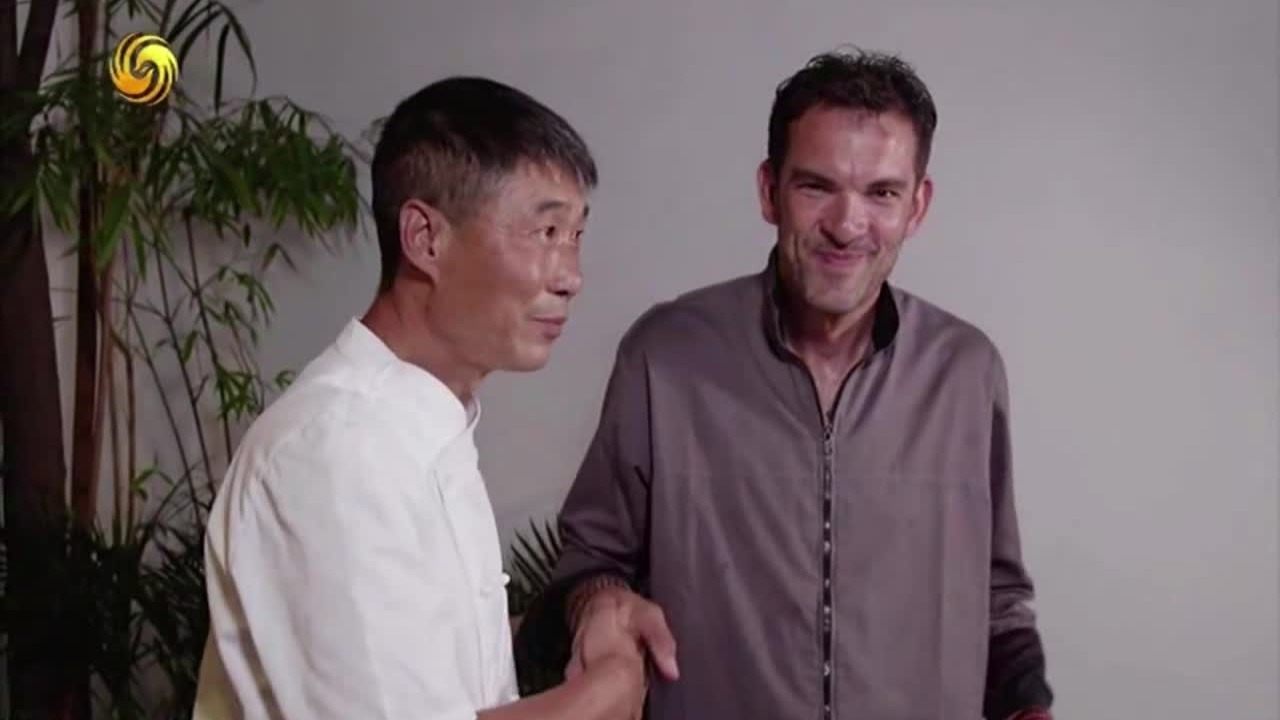 中西饮食文化的碰撞与交融，劳伦把西餐的理念带给传统川菜师傅张元富_凤凰网视频_凤凰网