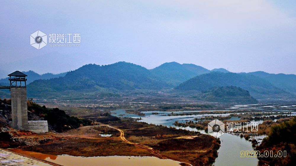 宜春四方井高峡出平湖图