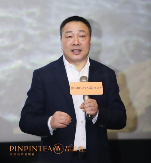 林振传董事长将种植生产的规范,茶园管理的标准,及现代茶业产业化联合