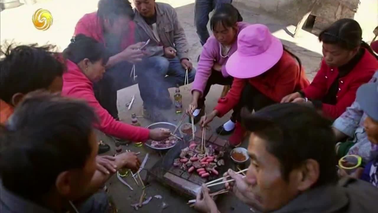 "杀猪饭"的传统为何能流传至今？只为这幅温馨的画面