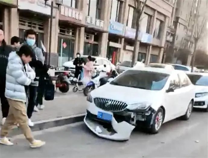 暴走逆行，徐州街头惊现一匹“野马”