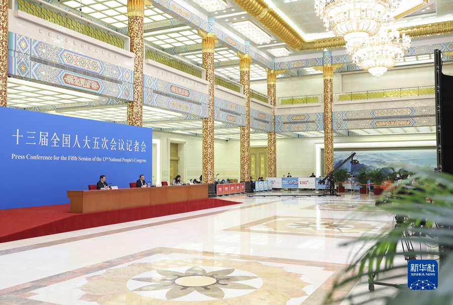 3月11日，国务院总理李克强在北京人民大会堂出席记者会并回答中外记者提问。新华社记者 丁林 摄