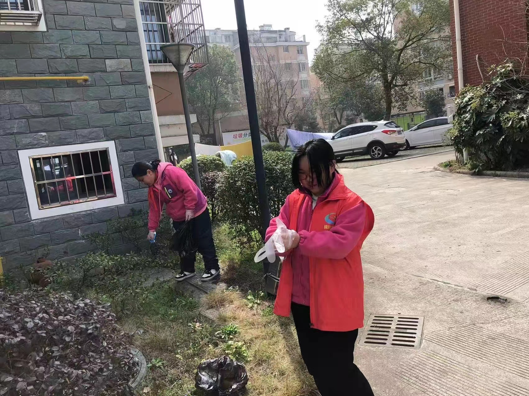 鄞州区横溪镇“小雷锋”走进丰乐社区