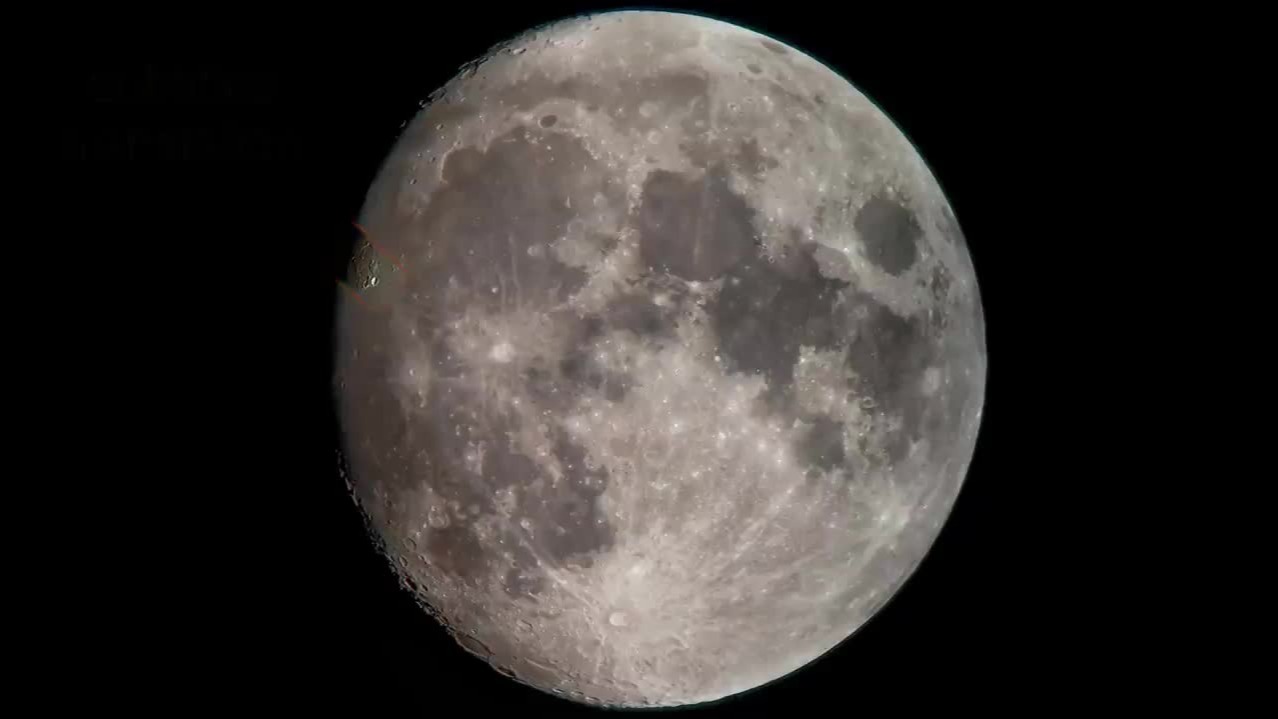 从太空看月亮图片
