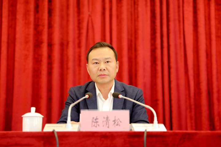 彭水县委副书记县长陈清松努力把彭水建设成为区域性综合交通枢纽