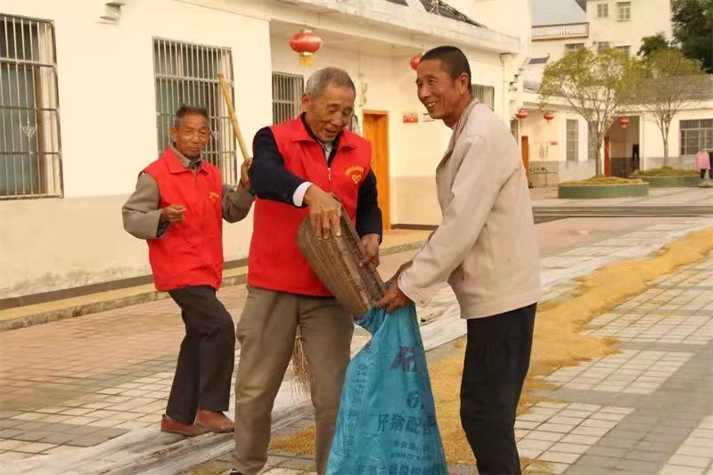 魏朝庆：退休不退志 离岗不离党