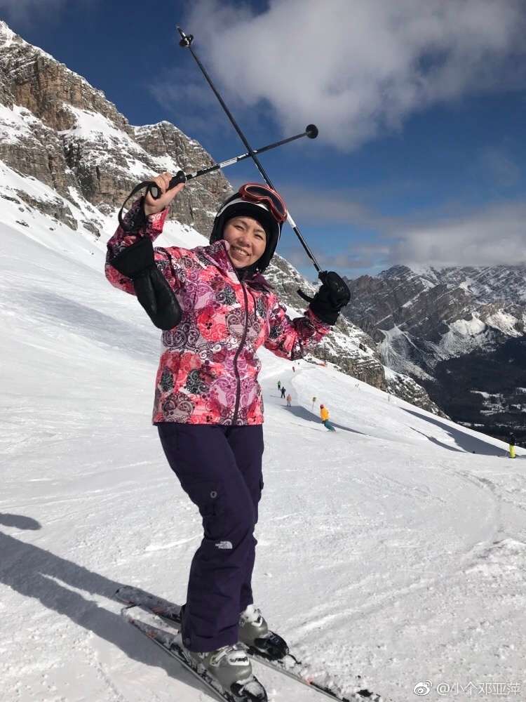 邓亚萍滑雪照
