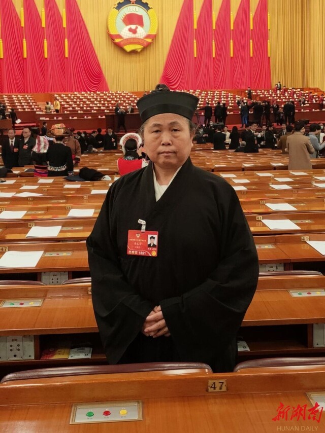 全国政协委员黄至安鼓励社区开设健康咨询室不断提高全民健康水平