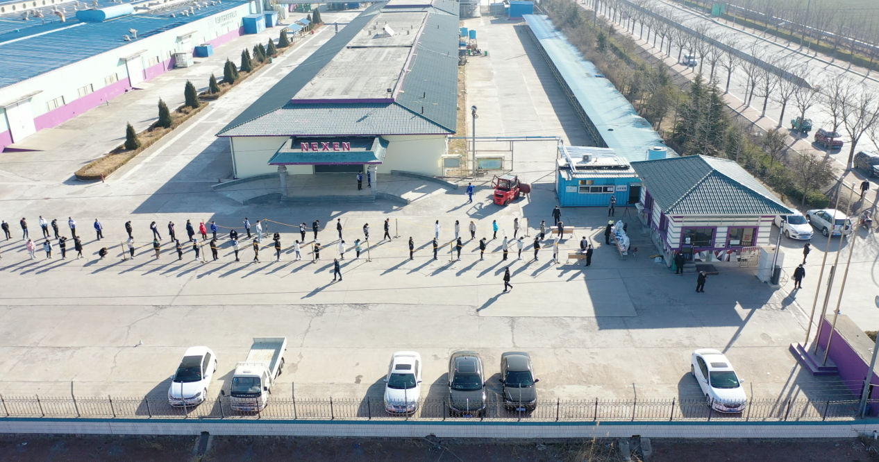 （图为莱西市李权庄中心卫生院核酸采样点。）