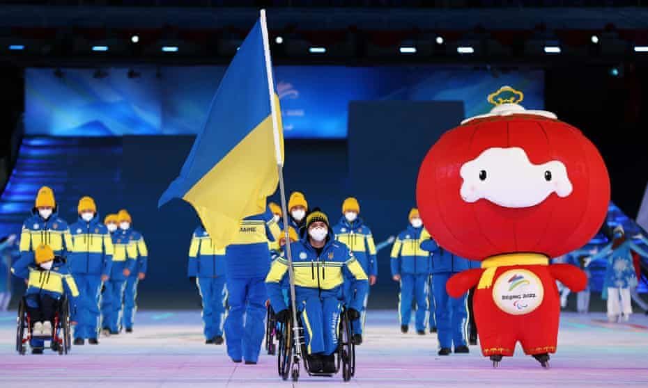 图为2022年北京冬残奥会乌克兰残奥代表队进场画面