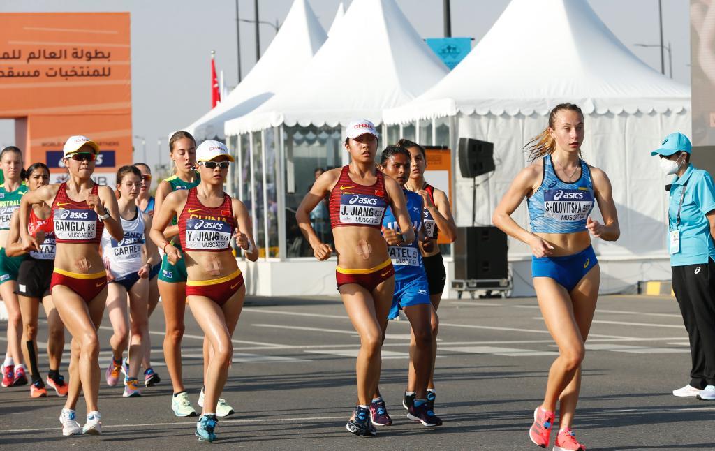 岗拉美多在比赛中（左三512号）