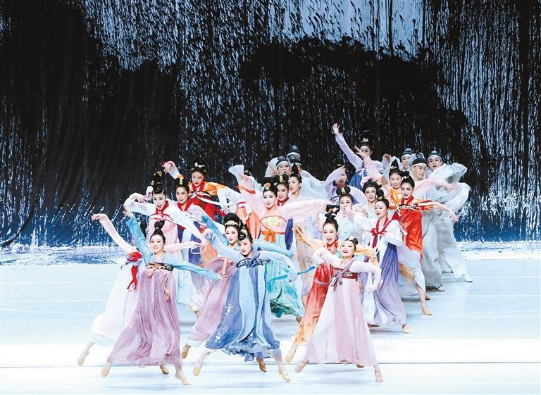 舞剧《门》剧照 记者 尚洪涛 摄