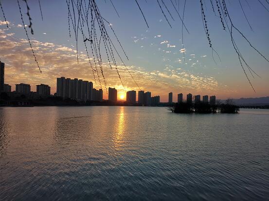 九江武宁县水光潋滟霞映小城组图