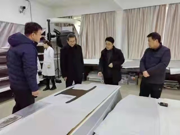 甘肃省文化和旅游厅党组书记、厅长陈卫中深入省文物考古研究所调研指导考古发掘、出土文物保护研究和成果转化利用等工作 甘肃省文旅厅供图