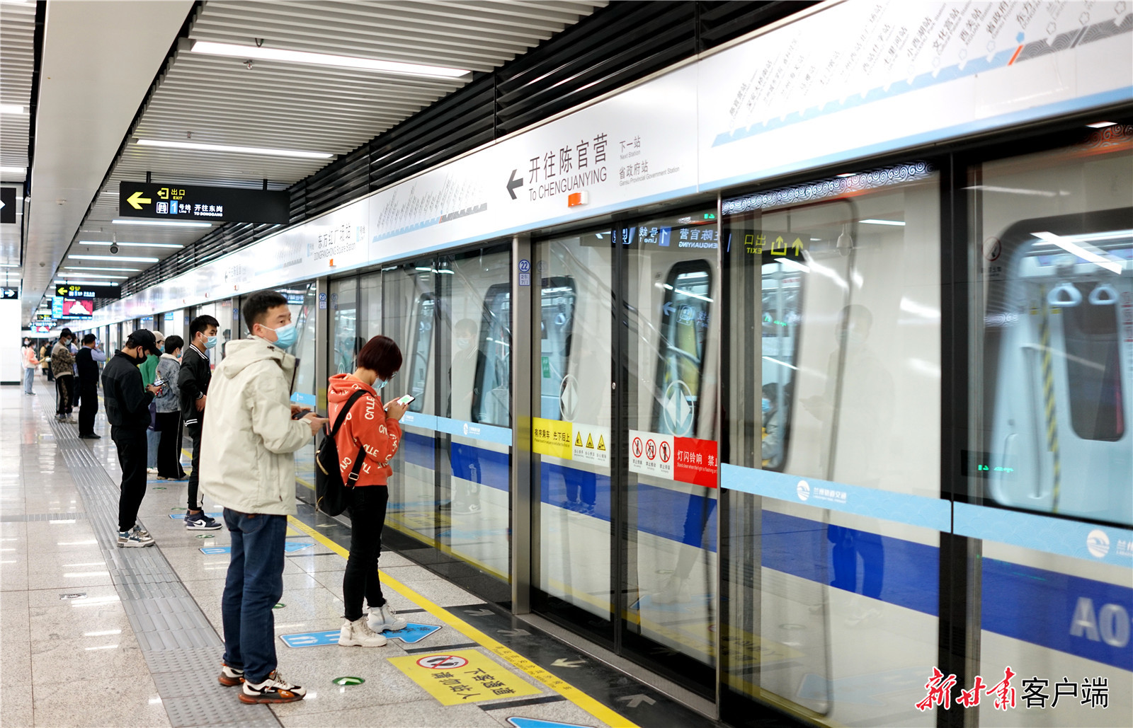 兰州轨道交通1号线旅客有序排队乘车