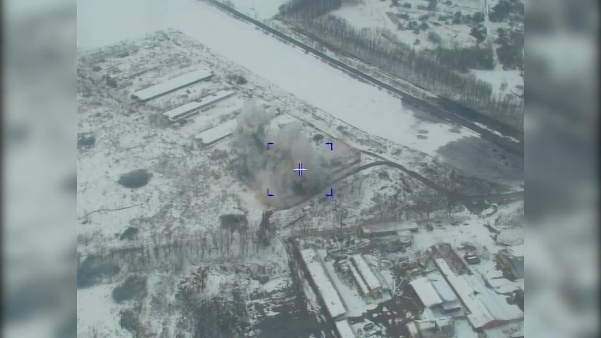 俄国防部公布视频：高超音速导弹摧毁乌军弹药库