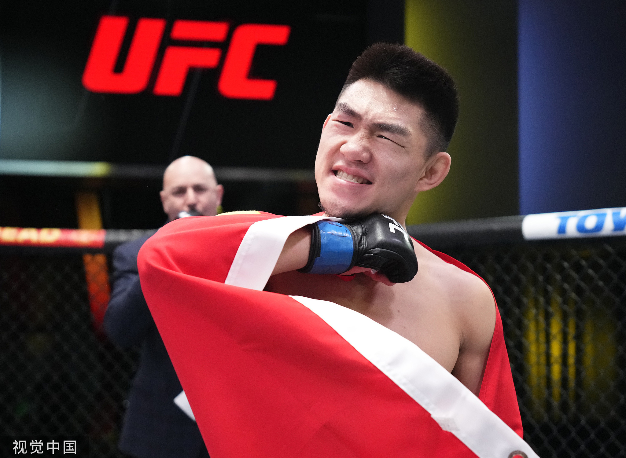 KO!宋亚东创中国UFC男选手新历史_凤凰网