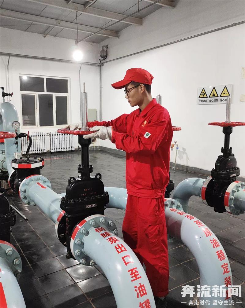 ▲工作中的王军