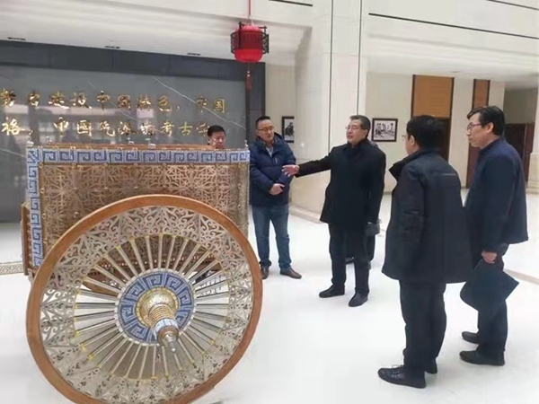 甘肃省文化和旅游厅党组书记、厅长陈卫中深入省文物考古研究所调研指导考古发掘、出土文物保护研究和成果转化利用等工作 甘肃省文旅厅供图