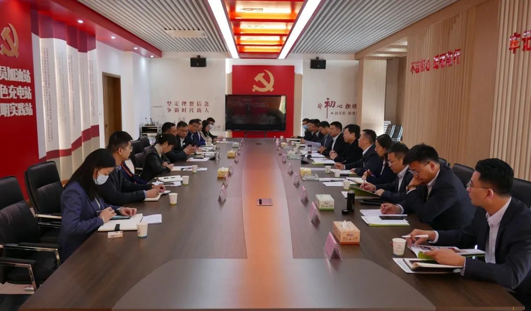 郑州银行行长进万企系列报道申学清行长走进万邦集团