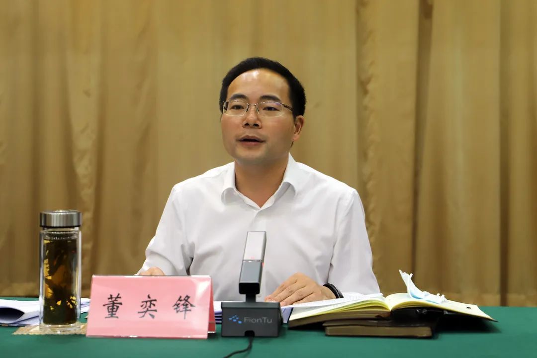 这是城口县委副书记,县长董奕锋作工作部署.杨鹏飞 摄