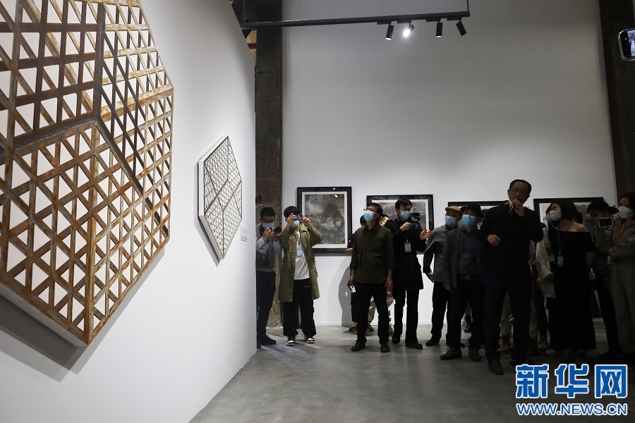 江西景德镇：藏在老厂房里的现代艺术展