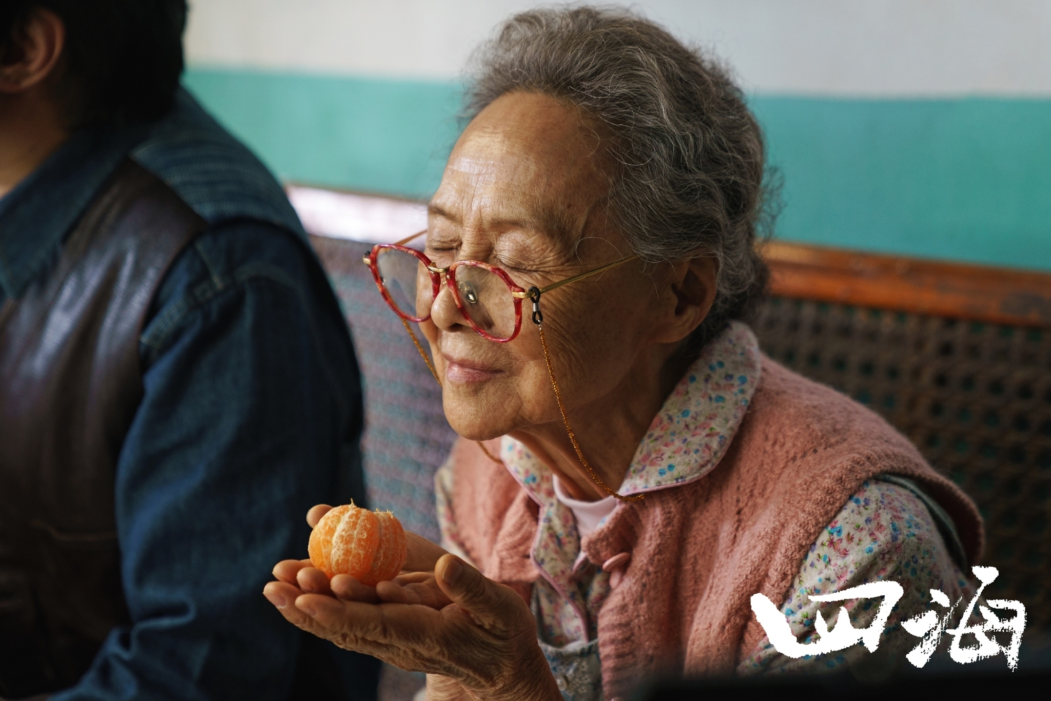 吴彦姝在《四海》里饰演吴仁耀的奶奶