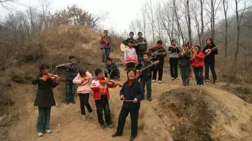 邓拓之女邓小岚退休后，为何义无反顾在马兰村支教？