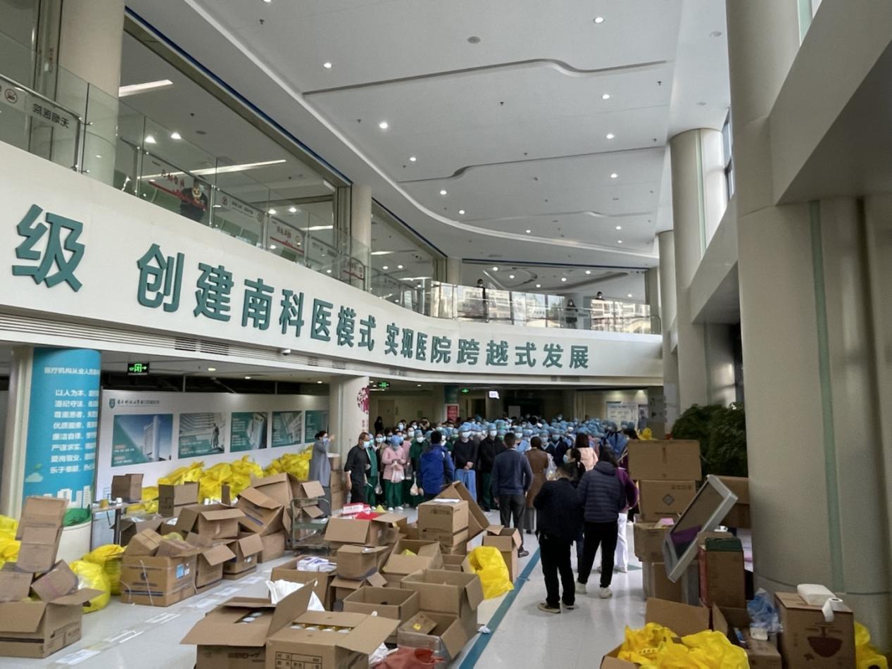 深圳按下“慢行键” 这群人却按下“加速键”