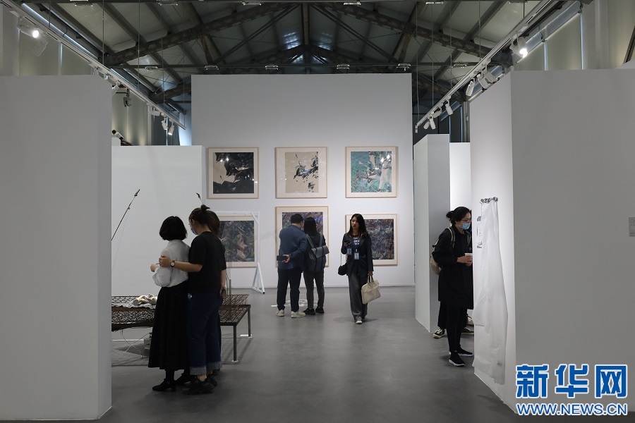 江西景德镇：藏在老厂房里的现代艺术展