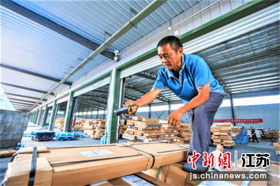 沙集镇电商每天发货量一角 顾士刚 摄