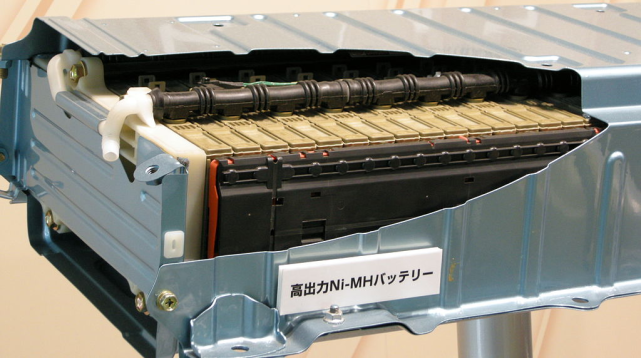 丰田镍氢电池，市面上绝大部分的 HEV 电池放电深度都在 50% 以内
