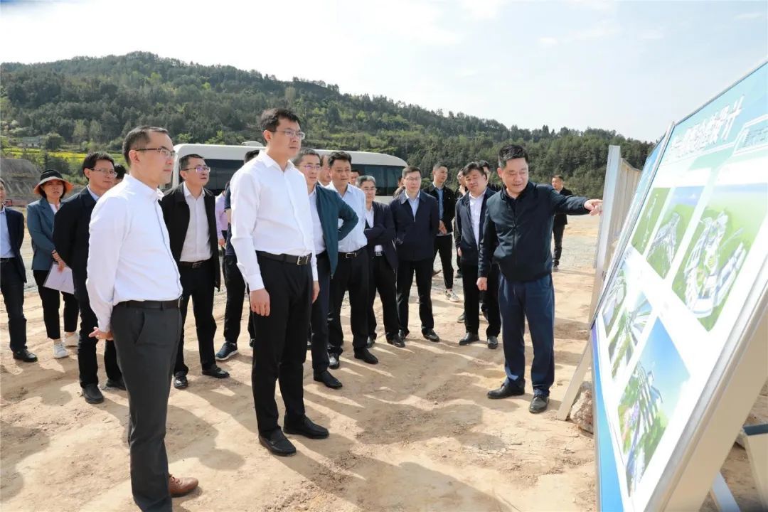 云阳县委书记覃昌德把重点项目建设作为经济工作的重中之重