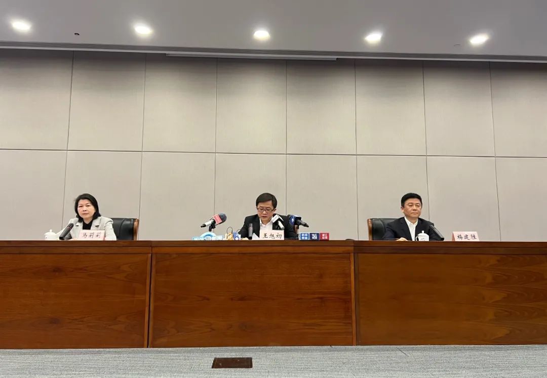 王旭初介绍:3月12日0时到13日8时,杭州市新增本土病例16例,余杭11例
