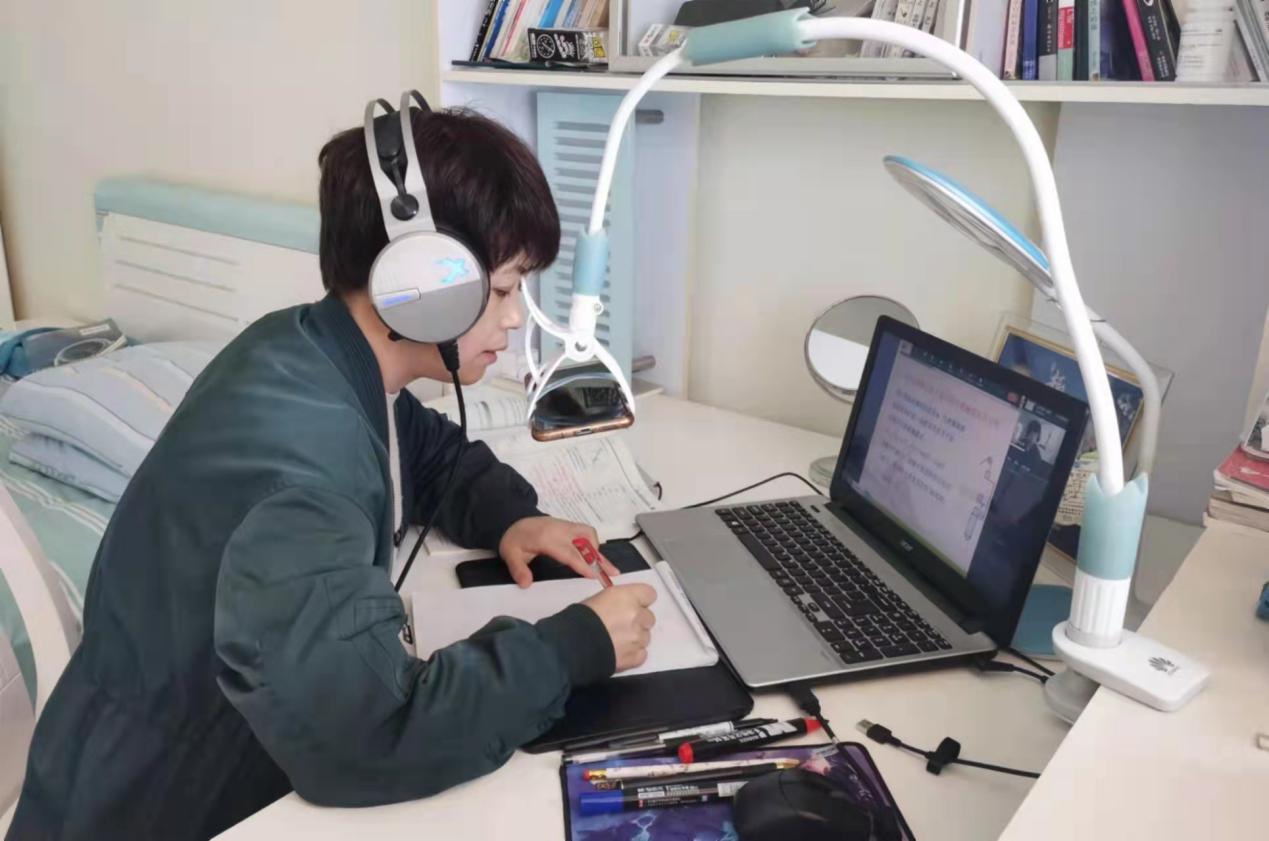 凤翔区:"直播 个辅"线上教学"不打折"凤凰网陕西_凤凰网