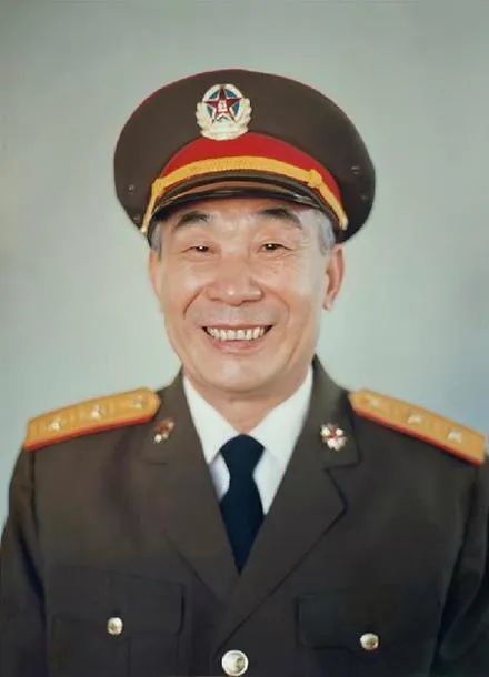 正大军区职离休干部、原广州军区政委张仲先逝世