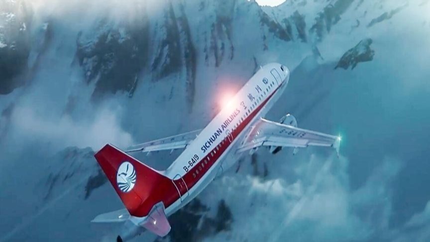 中国机长致敬英雄机长刘传健完成史诗级迫降