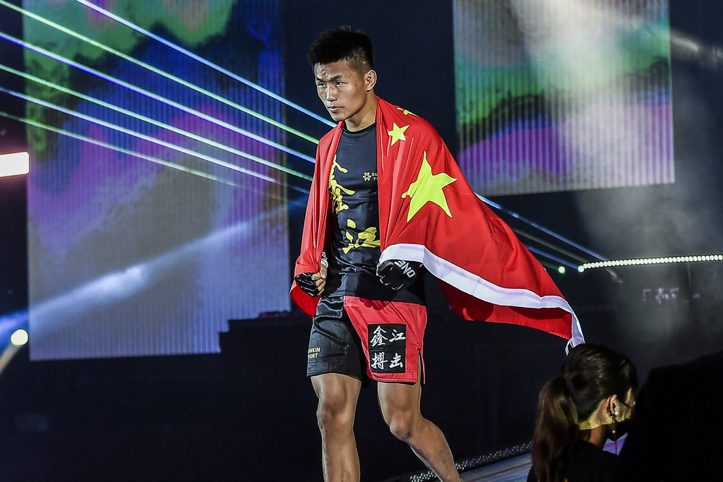 唐凯首回合KO世界第一金裁雄 成功获得世界冠军挑战权！