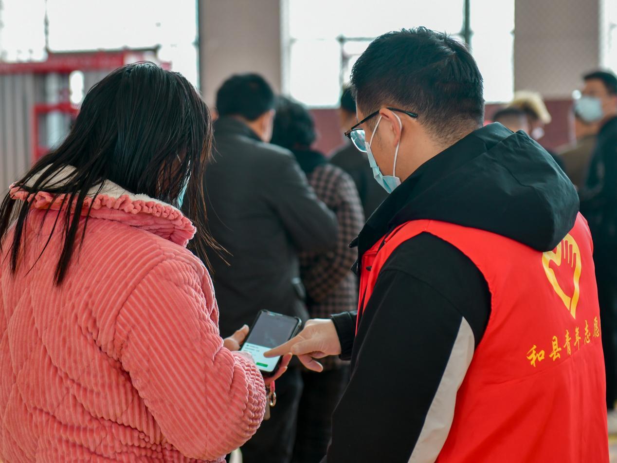 安徽和县青年志愿者迅速集结支援核酸采样